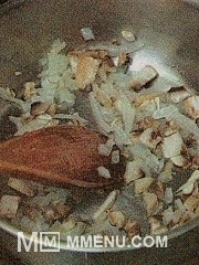 Приготовление блюда по рецепту - Семга с грибным соусом. Шаг 2