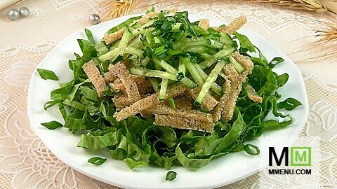 Салат-латук с огурцами и чесноком