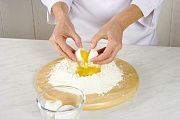 Приготовление блюда по рецепту - Яичное тесто для макаронных изделий. Шаг 2