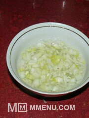 Приготовление блюда по рецепту - Классический салат с тунцом. Шаг 2