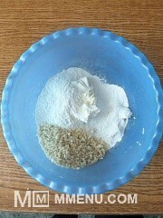 Приготовление блюда по рецепту - Ореховый кекс с грушами и шоколадом.. Шаг 4