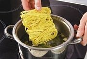 Приготовление блюда по рецепту - Суп со свининой и яичной лапшой. Шаг 8