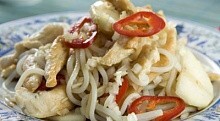Рецепт - Салат с куриным филе и грушами