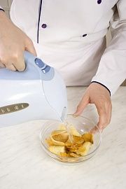 Приготовление блюда по рецепту - Суп из сухарей с фруктами. Шаг 1