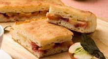 Рецепт - Пирог с брусникой и яблоками