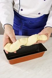 Приготовление блюда по рецепту - Ароматный хлеб с чесноком. Шаг 3