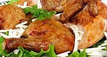 Рецепт - Курица, запеченная с сыром сулугуни