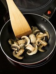 Приготовление блюда по рецепту - Рис с грибами и сыром "Маскарпоне". Шаг 2