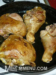 Приготовление блюда по рецепту - Куриные окорочка с луком. Шаг 2