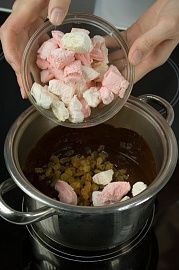 Приготовление блюда по рецепту - Шоколадный изюм. Шаг 4