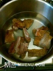 Приготовление блюда по рецепту - Гороховый суп с копчёными рёбрышками. Шаг 2