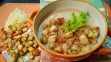Рецепт - Суп-пюре из цветной капусты с сухариками
