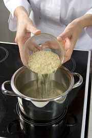 Приготовление блюда по рецепту - Рисовый суп. Шаг 1