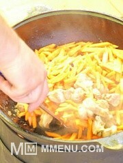Приготовление блюда по рецепту - Настоящий узбекский плов в казане на костре. Шаг 3