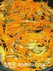 Приготовление блюда по рецепту - Вешенки с морковью по-китайски. Шаг 8