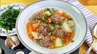 Суп с мясными фрикадельками