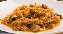 Рецепт - Мясо с квашеной капустой в горшочках