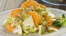 Рецепт - Салат из яблок и мандаринов с орехами