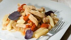 Рецепт - Поджарка из индейки с овощами