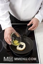 Приготовление блюда по рецепту - Горячие бутерброды с яйцами. Шаг 4