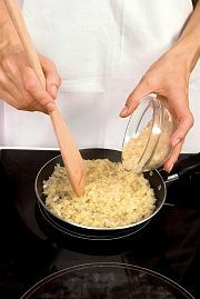 Приготовление блюда по рецепту - Пирог с семгой и рисом. Шаг 1