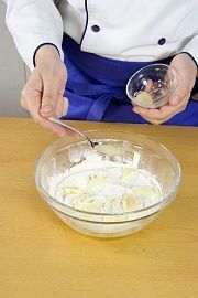 Приготовление блюда по рецепту - Хлеб с медом и орехами. Шаг 1