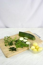 Приготовление блюда по рецепту - Форель, тушенная с овощами. Шаг 1