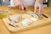 Приготовление блюда по рецепту - Заливное из курицы с фруктами. Шаг 4