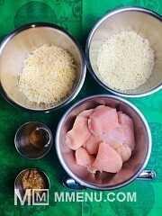 Приготовление блюда по рецепту - Самые сочные куриные наггетсы с пармезаном и тимьяном. Шаг 1