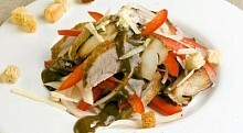 Рецепт - Салат с уткой и сухариками