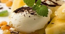 Рецепт - Ананас с мороженым и шоколадом