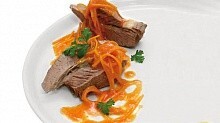 Рецепт - Телячья грудинка с красным соусом