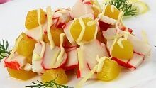 Рецепт - Салат крабовый с персиками