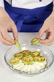 Приготовление блюда по рецепту - Запеканка из цуккини с моцареллой. Шаг 2