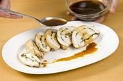 Приготовление блюда по рецепту - Рулет из курицы с зеленью. Шаг 18