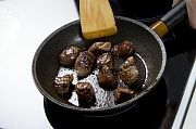 Приготовление блюда по рецепту - Картофель тушеный с мясом. Шаг 1