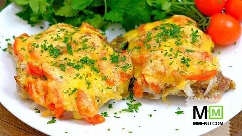 Под такой шубкой любое мясо будет сочным! Рецепт мяса в духовке на обед или на праздничный стол