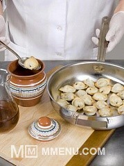 Приготовление блюда по рецепту - Кундюмы, запеченные в горшочках. Шаг 3