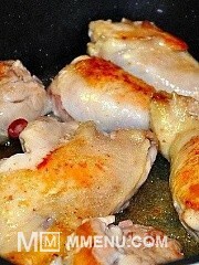 Приготовление блюда по рецепту - Курица в вине с оливками и молодой картошкой. Шаг 1