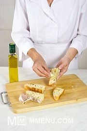Приготовление блюда по рецепту - Брускетта с колбасой пепперони. Шаг 2