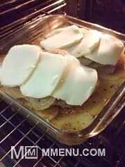 Приготовление блюда по рецепту - Свинина с картофелем и сыром. Шаг 6