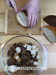 Приготовление блюда по рецепту - Домашние сухарики с чесноком. Шаг 1