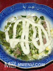 Приготовление блюда по рецепту - Салат с консервированным тунцом. Шаг 4