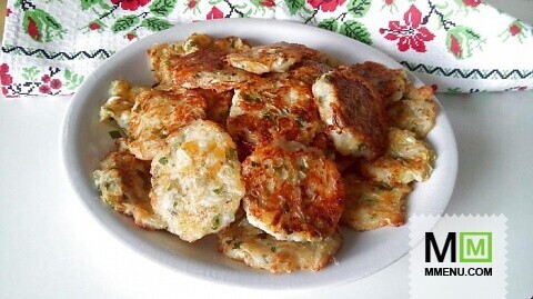 Кабачковые оладьи с сыром и зеленью