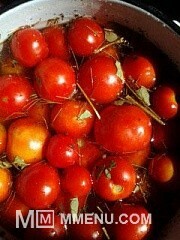 Приготовление блюда по рецепту - Соленые помидоры. Шаг 3