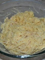 Приготовление блюда по рецепту - Драники с чесночным соусом. Шаг 1