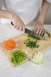 Приготовление блюда по рецепту - Салат из савойской капусты с овощами. Шаг 1