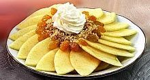 Рецепт - Салат яблочный с изюмом и миндалем