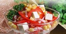 Рецепт - Салат из брынзы с кукурузой и колба