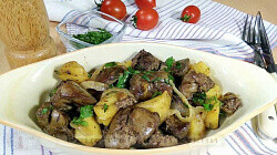 Рецепт: Печень куриная с яблоками и луком Рецепт: Печень куриная с яблоками и луком